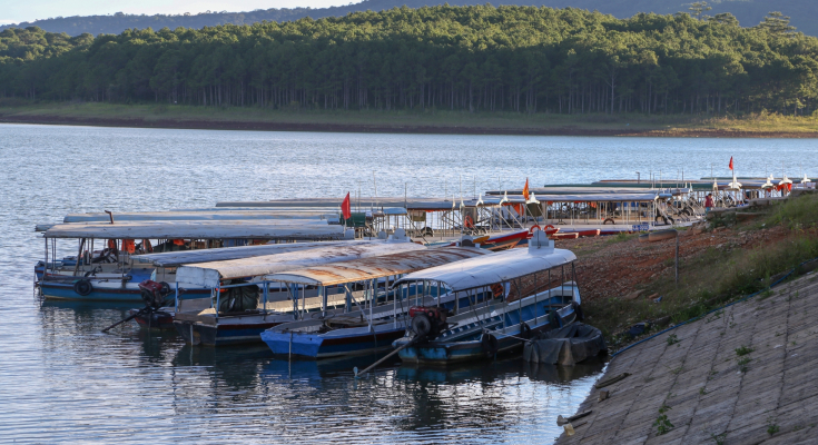 Yêu cầu các tổ chức, cá nhân chấm dứt hoạt động dịch vụ trên mặt nước hồ Tuyền Lâm